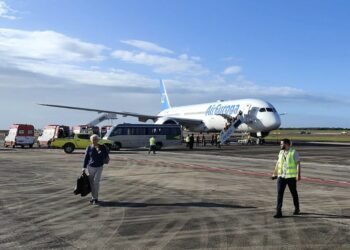 Aerolínea anuncia vuelo de reemplazo a Madrid tras aterrizaje de emergencia en Brasil