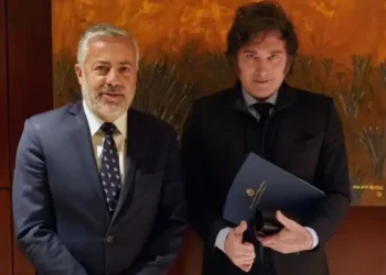 Alfredo Cornejo se diferencia de Javier Milei ante un auditorio repleto