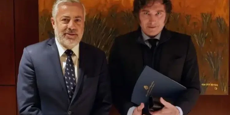 Alfredo Cornejo se diferencia de Javier Milei ante un auditorio repleto