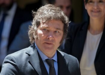 Javier Milei sigue la sesión en Diputados desde Olivos y delega funciones al Congreso