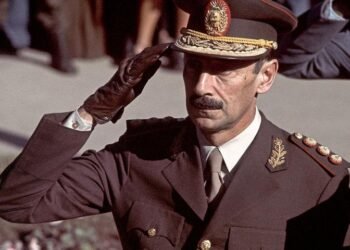 Tensión en Diputados por fotografía de Jorge Rafael Videla