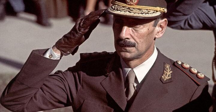 Tensión en Diputados por fotografía de Jorge Rafael Videla