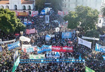 Gobierno convoca a nuevas negociaciones paritarias en medio del incumplimiento de la ley de Fondos