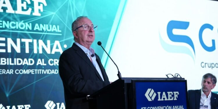 Clima empresarial: CEOs destacan la estabilización, evalúan el presente con precaución y mantienen un optimismo hacia el futuro