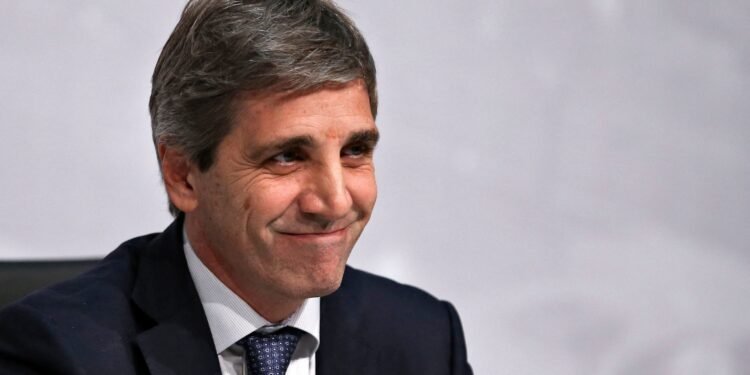 Anuncio de nuevas medidas para potenciar los créditos hipotecarios por parte del ministro Caputo