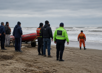Detalles sobre los kayakistas desaparecidos en Santa Teresita: ingresaron al mar y no pudieron regresar