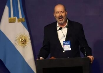 Sturzenegger critica las leyes de ‘compre local’