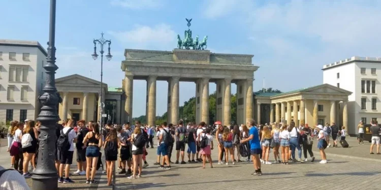 Increíble: Tigst Assefa finalizó el Maratón de Berlín con el tendón de Aquiles destrozado