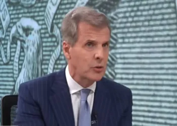 Redrado relaciona el aumento del riesgo país con la acumulación de reservas y destaca el desafío del BCRA