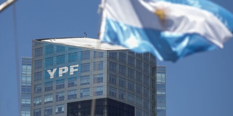 Burford Capital retoma la disputa con Argentina por YPF ante el Banco Mundial