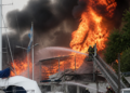 Incendio de gran magnitud en el puerto de Olivos