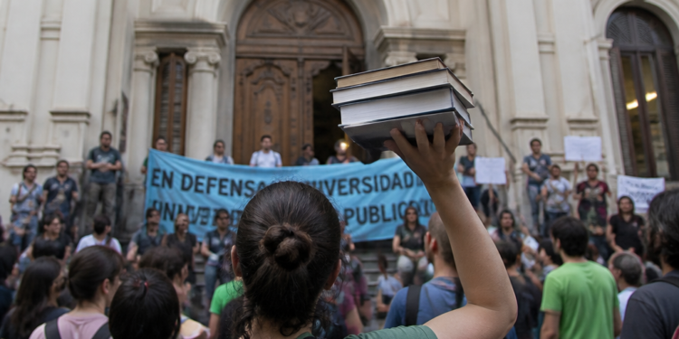 Financiamiento universitario: la Justicia intimó al Gobierno a cumplir con la actualización de salarios y becas