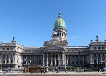 La industria de autopartes alerta en el Congreso sobre el creciente uso de piezas importadas en vehículos nacionales