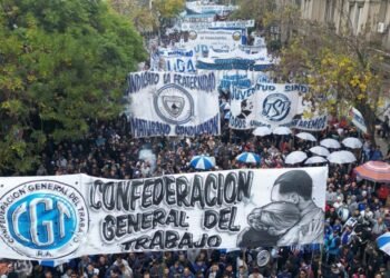 Las dos CTA convocan a un paro en octubre y presionan a la CGT en vísperas de una reunión decisiva