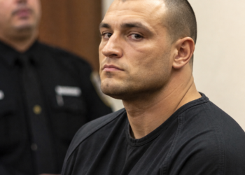 Fallece un peleador de MMA en prisión tras ser condenado por el asesinato de una mujer y su hija