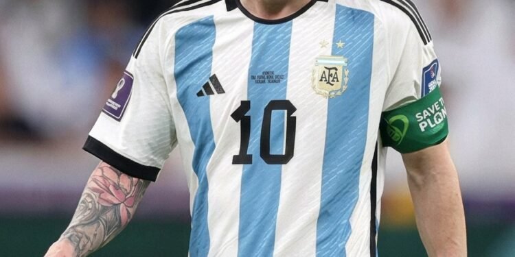 Un reconocido árbitro español destacó la conducta ‘noble’ de Lionel Messi: ‘Podía haber echado a 100 mil personas contra nosotros en cada partido’