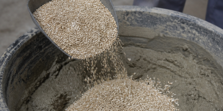 Uso de cemento y vermiculita: beneficios, aplicación y áreas de uso