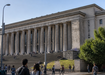 Ranking QS: la UBA se posiciona entre las diez mejores de la región, aunque las universidades argentinas enfrentan una caída notable