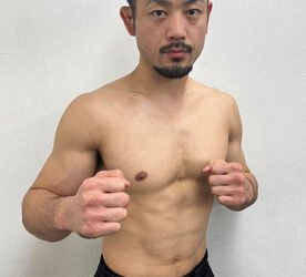 Un luchador de MMA sorprendió al fingir un desmayo y ganó el combate en una maniobra polémica