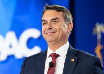 ¿Dónde se encuentra Flávio Bolsonaro? Investigan su posible fuga hacia Argentina y un vuelo a EE.UU.