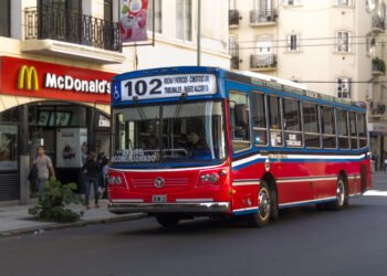 Una línea de colectivos de CABA amplía su recorrido hasta la cancha de River